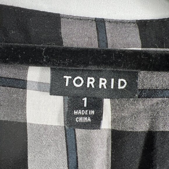 Torrid Women's Top Plus 1X Black White Plaid Long Sleeve Button Up Pockets Pleat - Picture 2 of 8